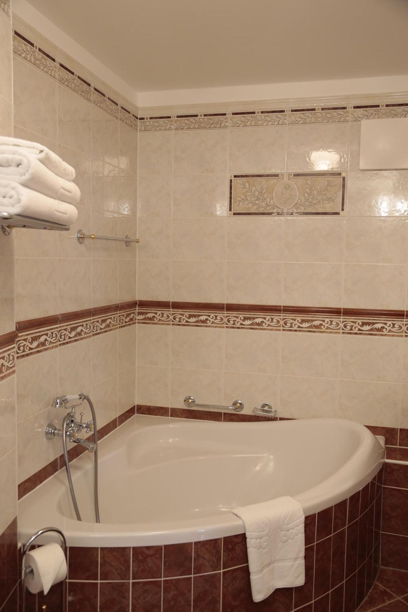 Hotel Vila Livia Karlovy Vary Ngoại thất bức ảnh