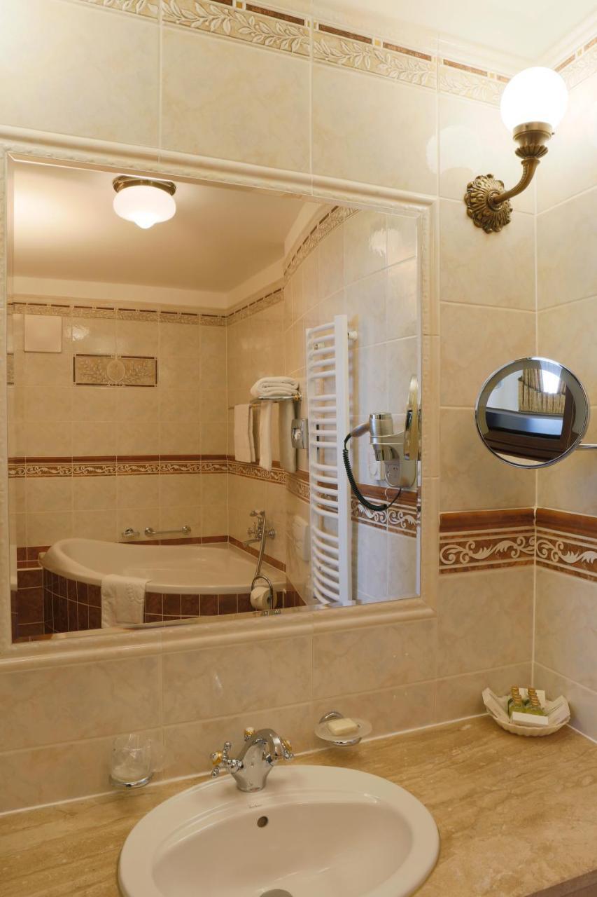 Hotel Vila Livia Karlovy Vary Ngoại thất bức ảnh